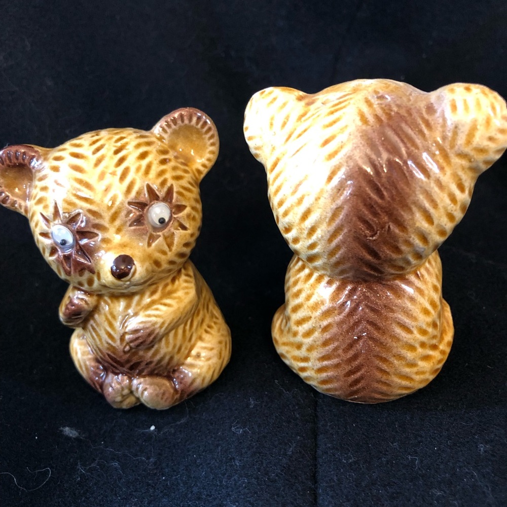 Google Eye or WigglesEyes Bears. Salt&Pepper Shakers